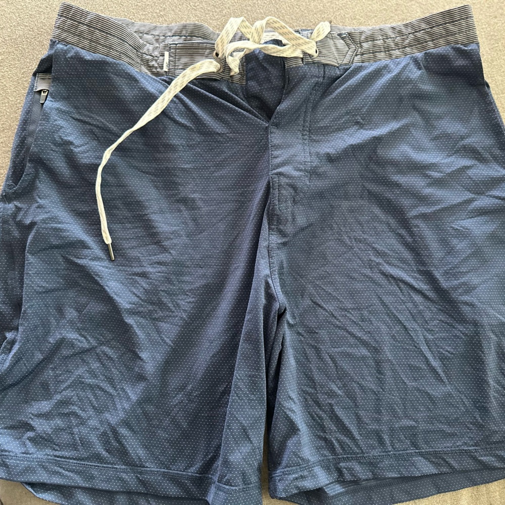 Vuori Evolution Board Swim Shorts Micro Dot Pattern Navy Zip Pocket Sz 34